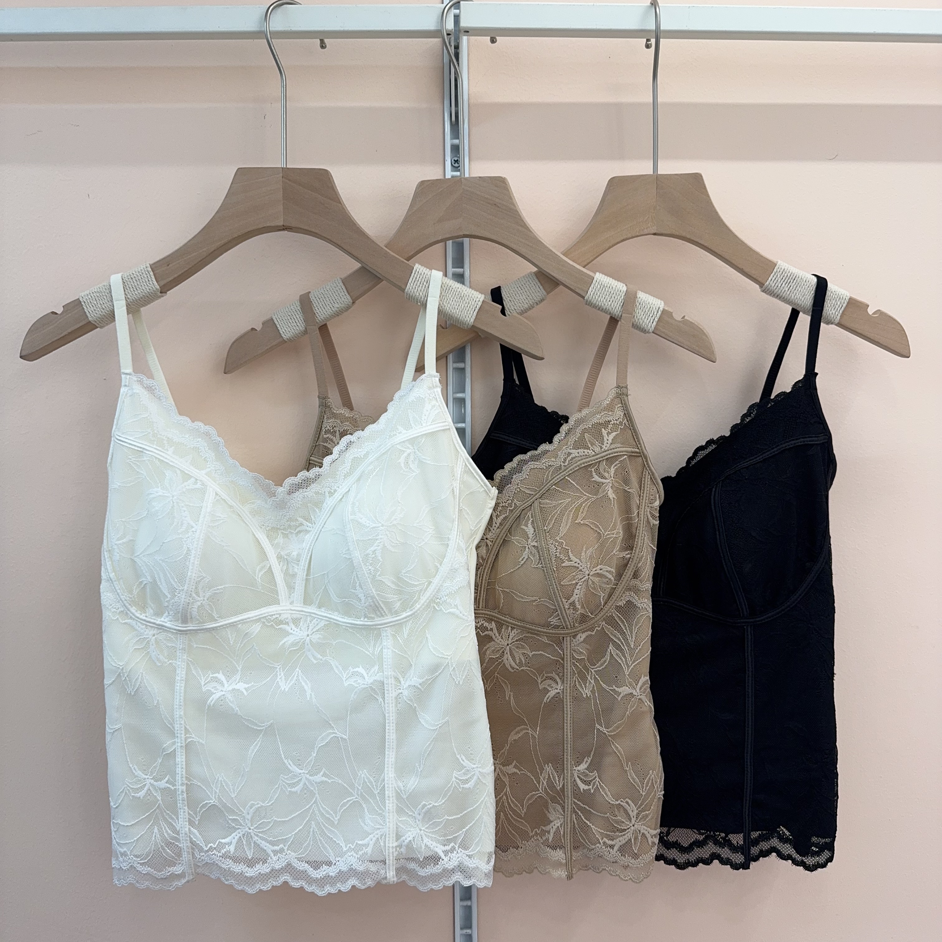 2026新款纯欲蕾丝边吊带背心女新款性感带胸垫防走光外穿美背上衣