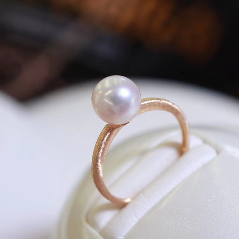 18K金镶嵌钻石戒指拉丝工艺