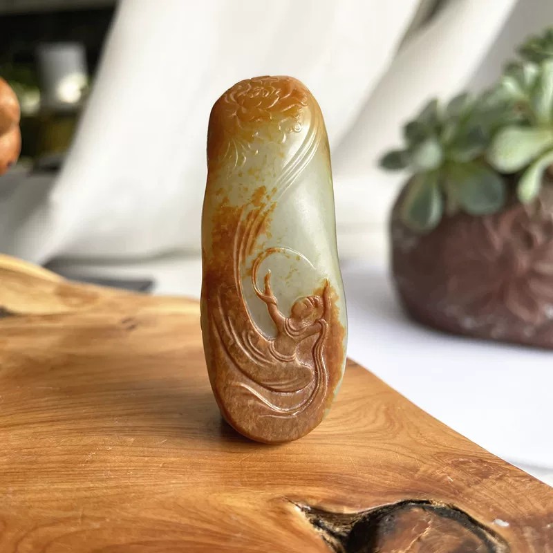 红沁皮老熟白玉籽料敦煌飞天挂件
