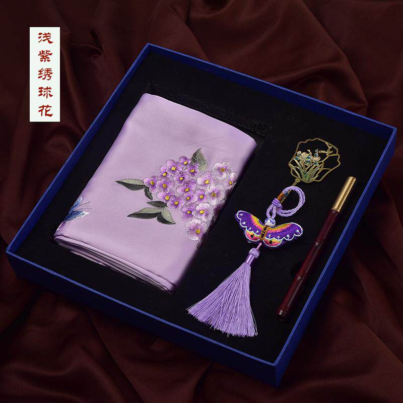 西祠宫坊刺绣围巾做工精细