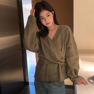 秋上新温柔女人围腰可调节侧扣亚麻衬衫 ONION V258061