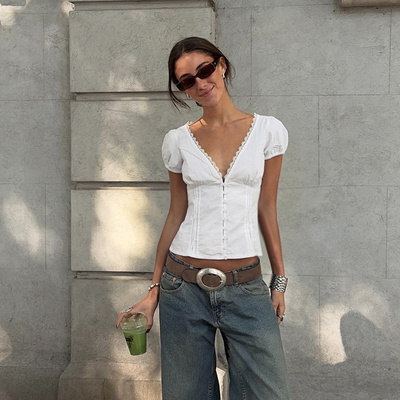 法式减龄蕾丝拼接V领泡泡袖衬衫