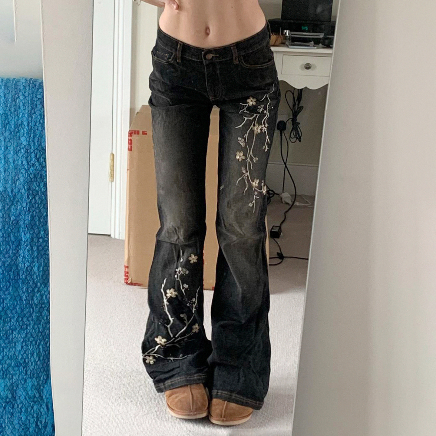 千禧辣妹花卉刺绣做旧磨白牛仔裤