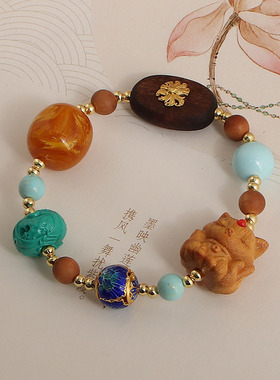 新中式菱镁绿松石檀木手链设计温柔显白九尾狐红玛瑙配饰时尚手串