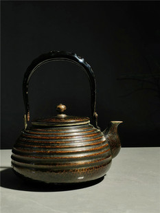 玉川堂/湯沸/老铜壶 铜打出锤目纹、横线纹、铁提手；内镀银