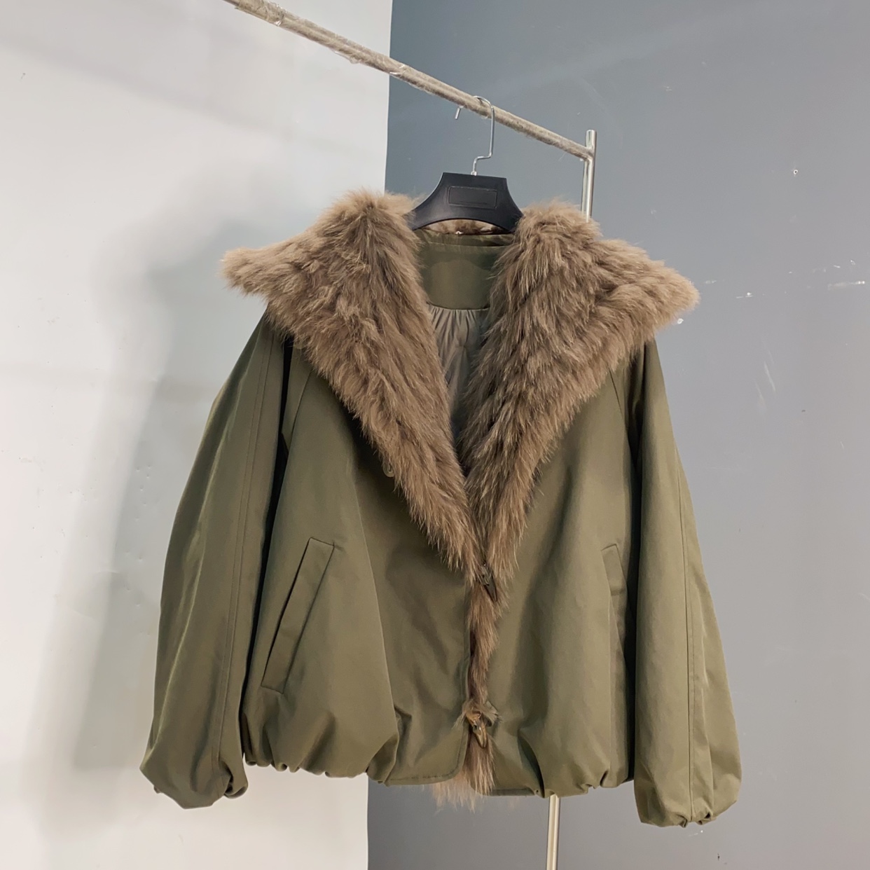 Q2025芬兰进口狐狸毛毛车条翻领鹅绒羽绒服女加厚保暖外套HXM长66