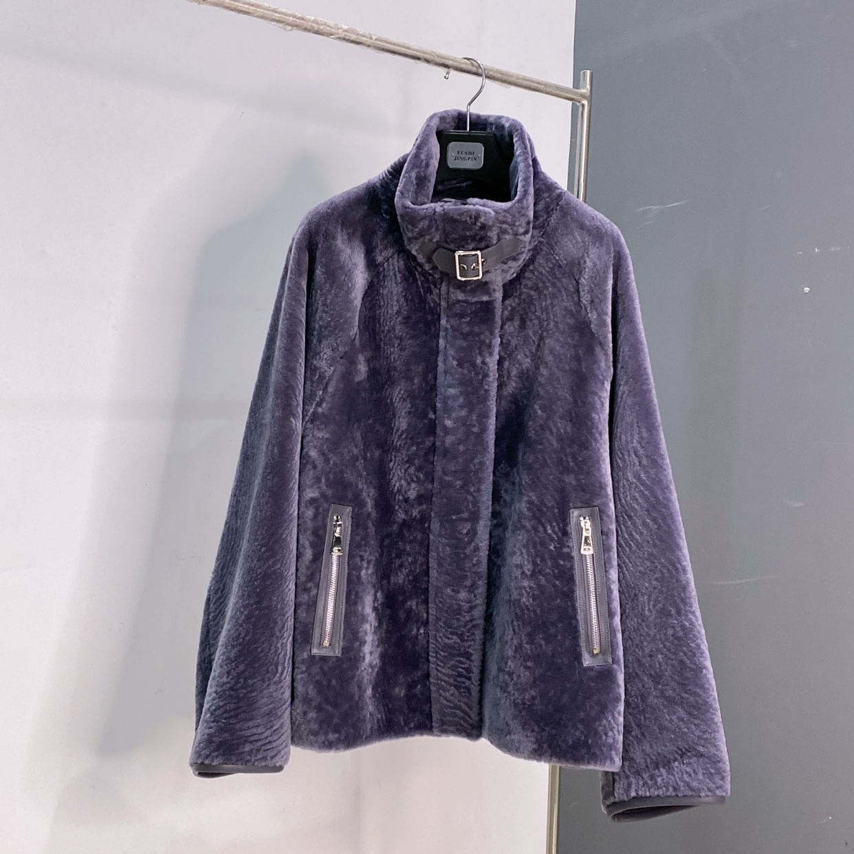 立领金属扣袢机车紫色卡拉库尔毛皮毛一体双拉链皮草外套613长62