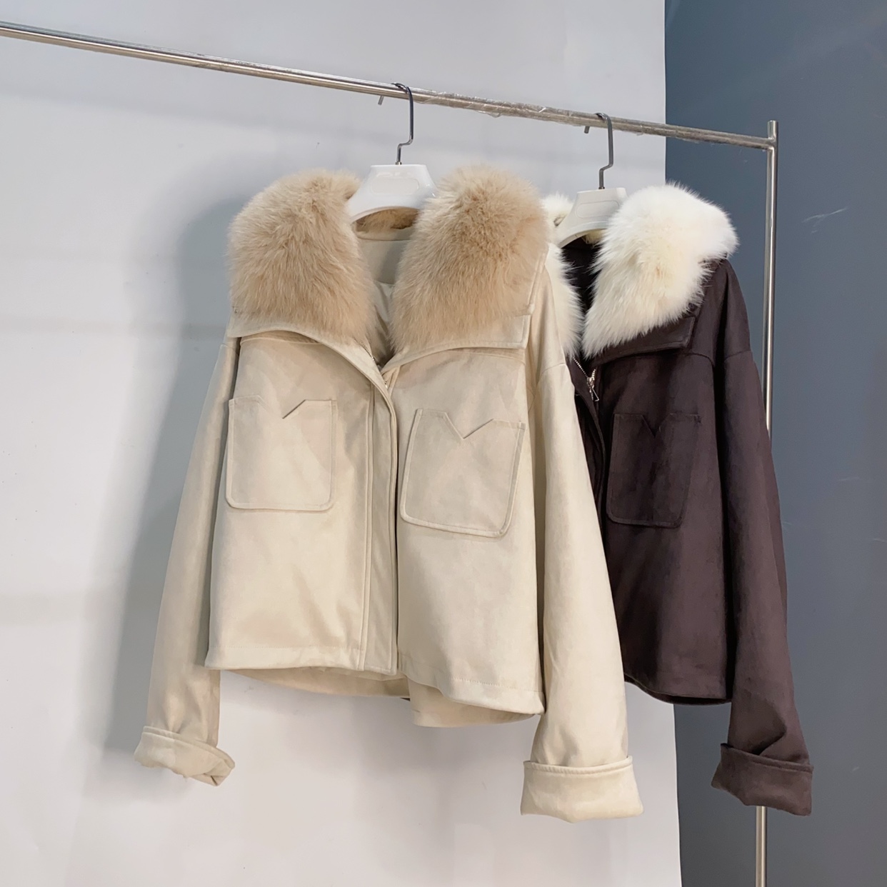 老钱风狐狸毛领皮草夹克白鹅绒羽绒服女短款冬羊皮绒外壳LPP长60