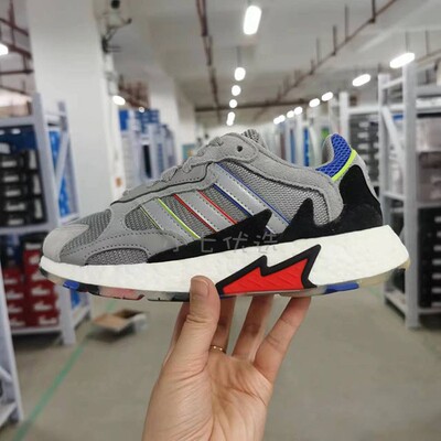 小七Adidas三叶草跑鞋