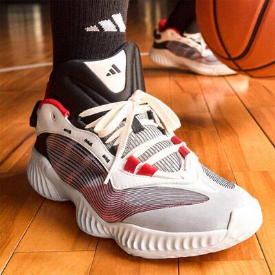 Adidas男子团队款实战篮球鞋