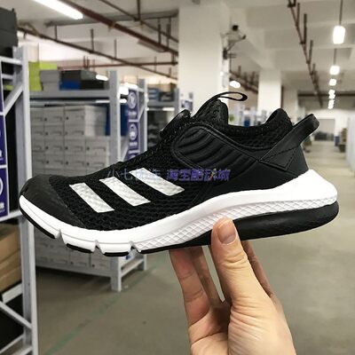 Adidas旋钮网面透气跑步鞋