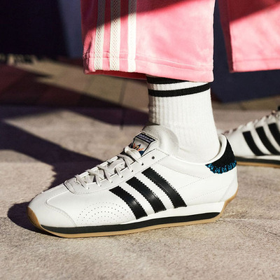 Adidas男女联名款休闲鞋板鞋