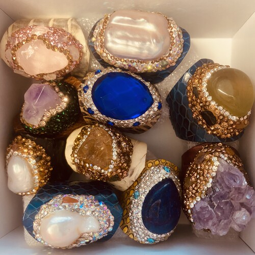 天然水晶原石巴洛克珍珠镶嵌蛇皮活口戒指牛皮手工手镯紫色夸张