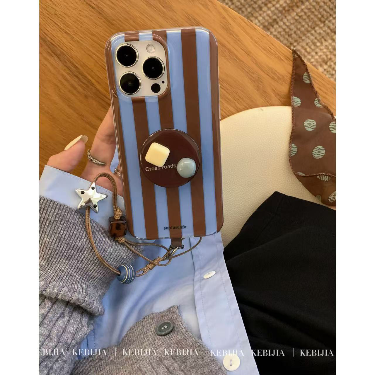 ins小众秋日条纹宝石挂绳适用于苹果16promax15/17手机壳