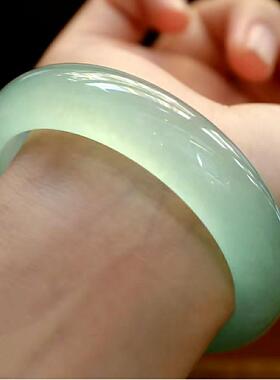 绿色石英岩玉手镯浅绿色女款石玉器镯子手串礼品