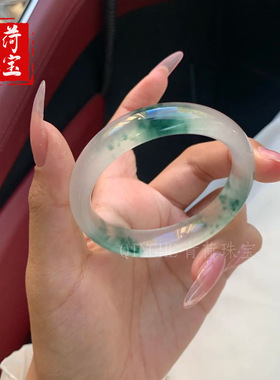 冰种飘花玉手镯翡翠色玉石高冰晴水飘绿花石英岩玉冰飘花玉镯子