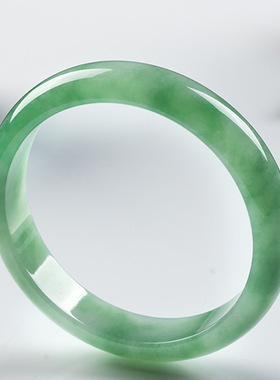 缅甸翡翠玉手镯冰种满绿豆绿飘绿女士款玉镯子玉石玉器礼品送亲友