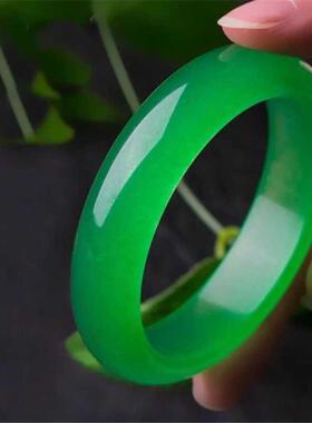 石英岩冰种玉手镯女款玉石镯子满绿色镯子货源