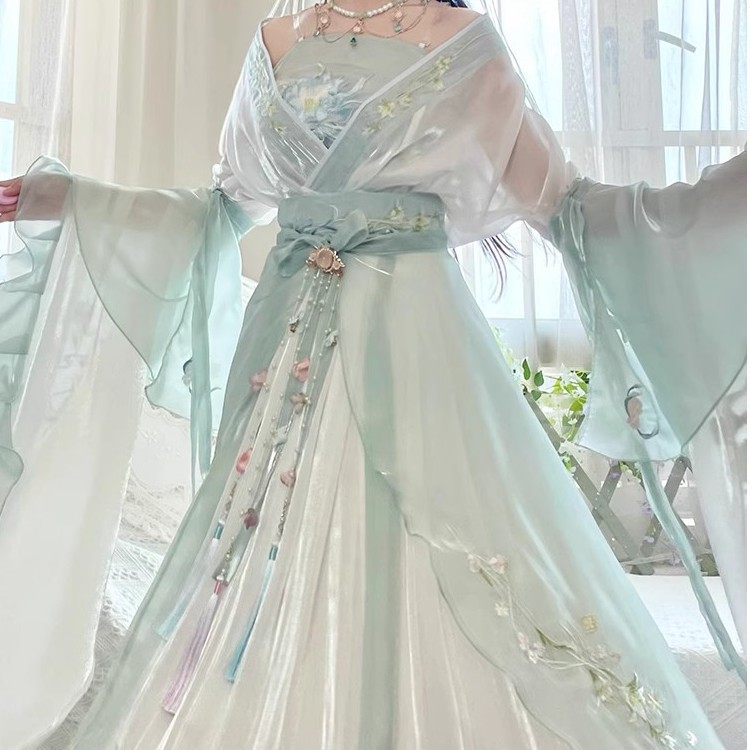 解忧  曹县春款超仙气原创汉服女南北朝绣花套装魏晋大袖襦齐腰