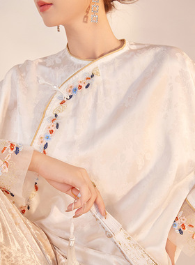 2025新款新中式复古斜襟盘扣袖口刺绣宽松显瘦人丝上衣女 M5081