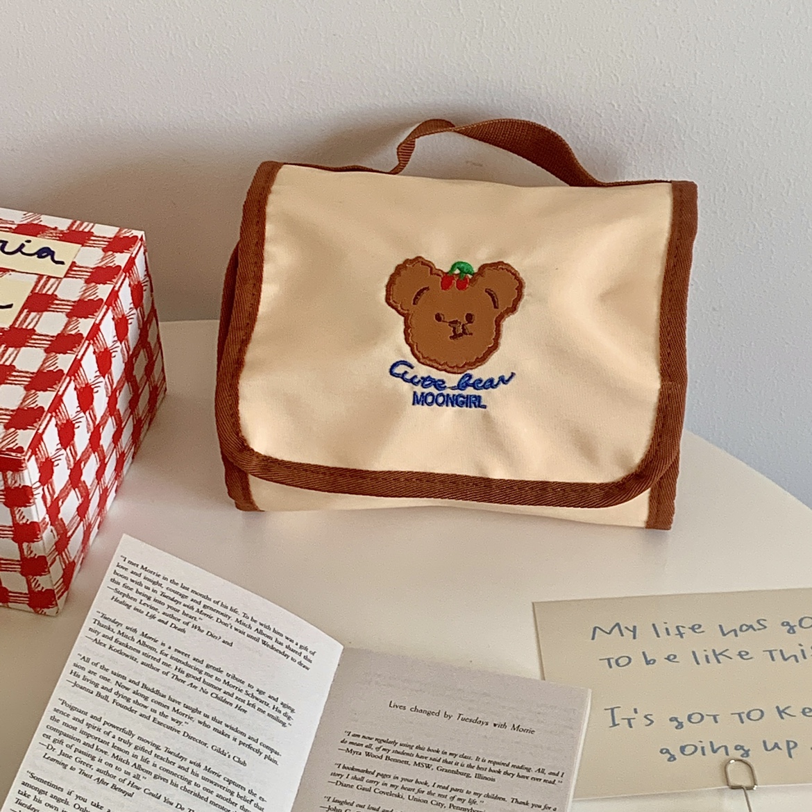 原创设计咧嘴笑小熊可爱折叠化妆包收纳包新款小熊ins风便携旅行