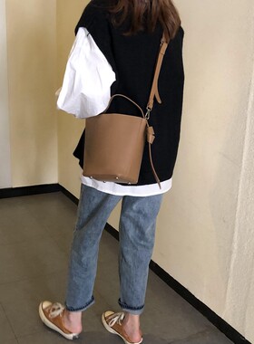 乌77简约风容量纯色可调节单肩包