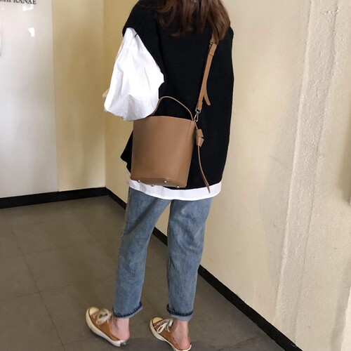 乌77简约风容量纯色可调节单肩包