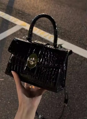 甜酷辣妹鳄鱼纹漆皮包包高级质感手提小方包2025新款机车斜挎包女