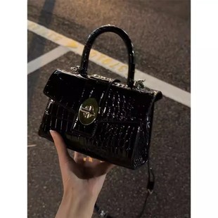 甜酷辣妹鳄鱼纹漆皮包包高级质感手提小方包2025新款机车斜挎包女