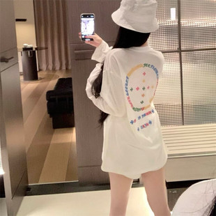 马蹄梵文彩色印花长袖T恤女夏季小众设计感宽松显瘦慵懒防晒上衣