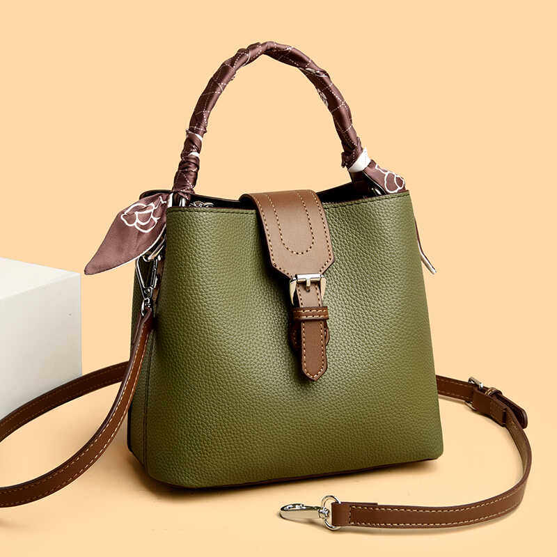 软皮水桶包女斜挎2025新款韩版时尚真皮休闲中年通勒妈妈包单肩包,箱包皮具/热销女包/男包,水桶包,淘宝优惠券,粉丝福利购,淘宝优惠卷