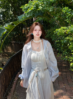 港风复古蓝色条纹衬衫女夏季设计感小众薄款气质海边度假百搭衬衣