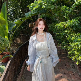 港风复古蓝色条纹衬衫 气质海边度假百搭衬衣 女夏季 设计感小众薄款