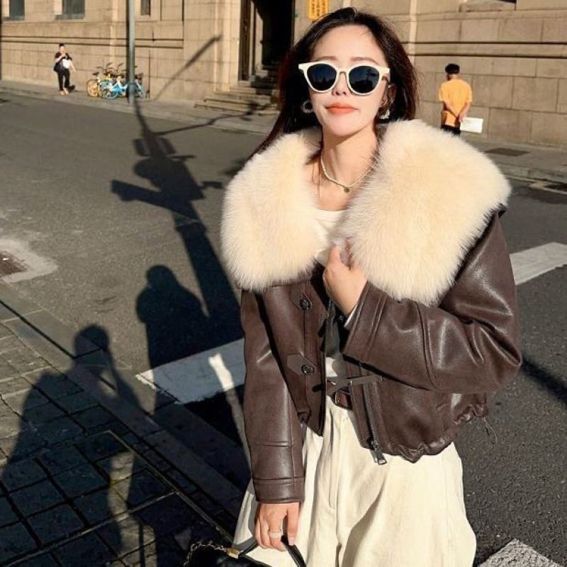 白鸭绒皮衣羽绒服女短款2025冬季新款仿狐狸毛领机车服百搭外套女