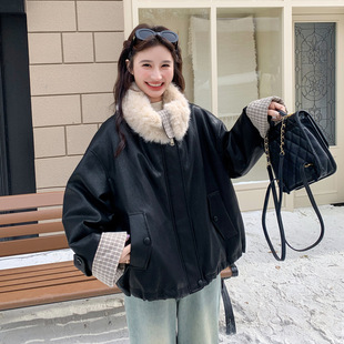 实拍羊羔毛领加厚皮衣外套2025新款黑色复古皮毛一体白鸭绒外套