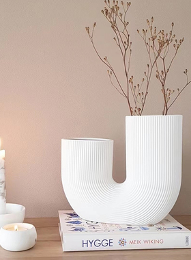 轻奢创意简约U型条纹花瓶 磨砂质感陶瓷花器居家样板间软装摆件