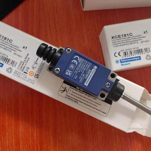 议价正品施耐德限位开关XCE181C 138只（全新