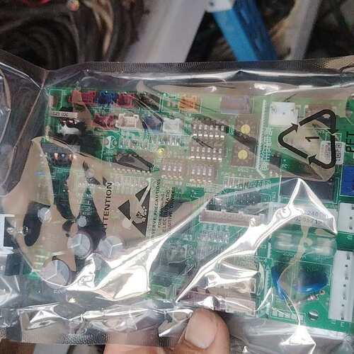 议价海信中央室内主控板，型号H7B01960E，原厂编码10（维修）