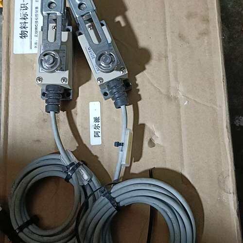 议价欧姆龙D4V-8108SZ-N限位开关，实图现货。包邮包好。(维修)