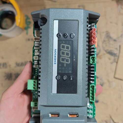 议价艾默生XCM25D控制器，型号543-0220-00（维修）