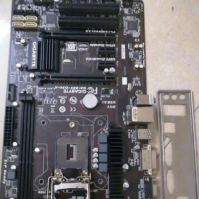 议价技嘉B85-D3V主板，LGA1150接口，支持DDR3内存（维修）