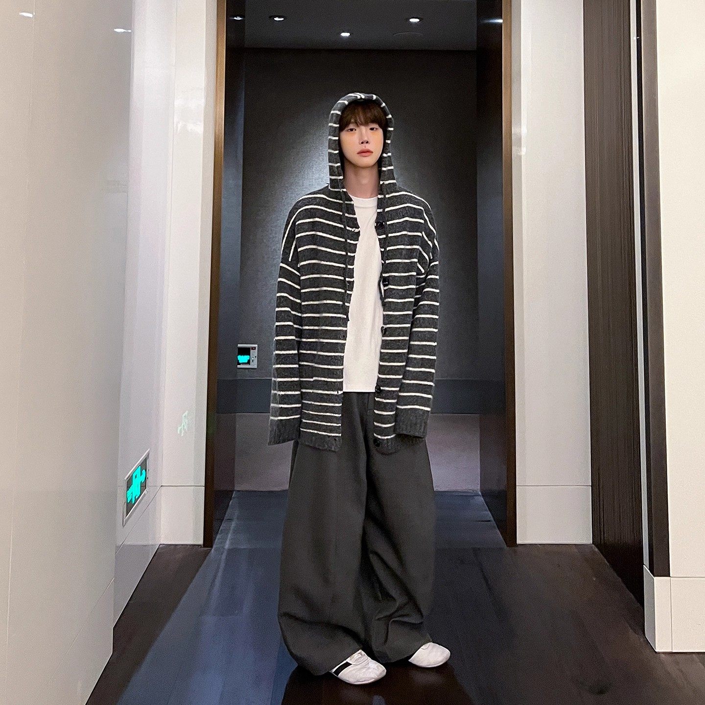 灰色条纹针织衫毛衣男秋季韩系氛围感穿搭连帽卫衣慵懒风开衫外套