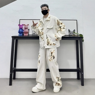 个性火焰燃烧拼接牛仔套装男高级感痞帅白色夹克直筒阔腿裤两件套