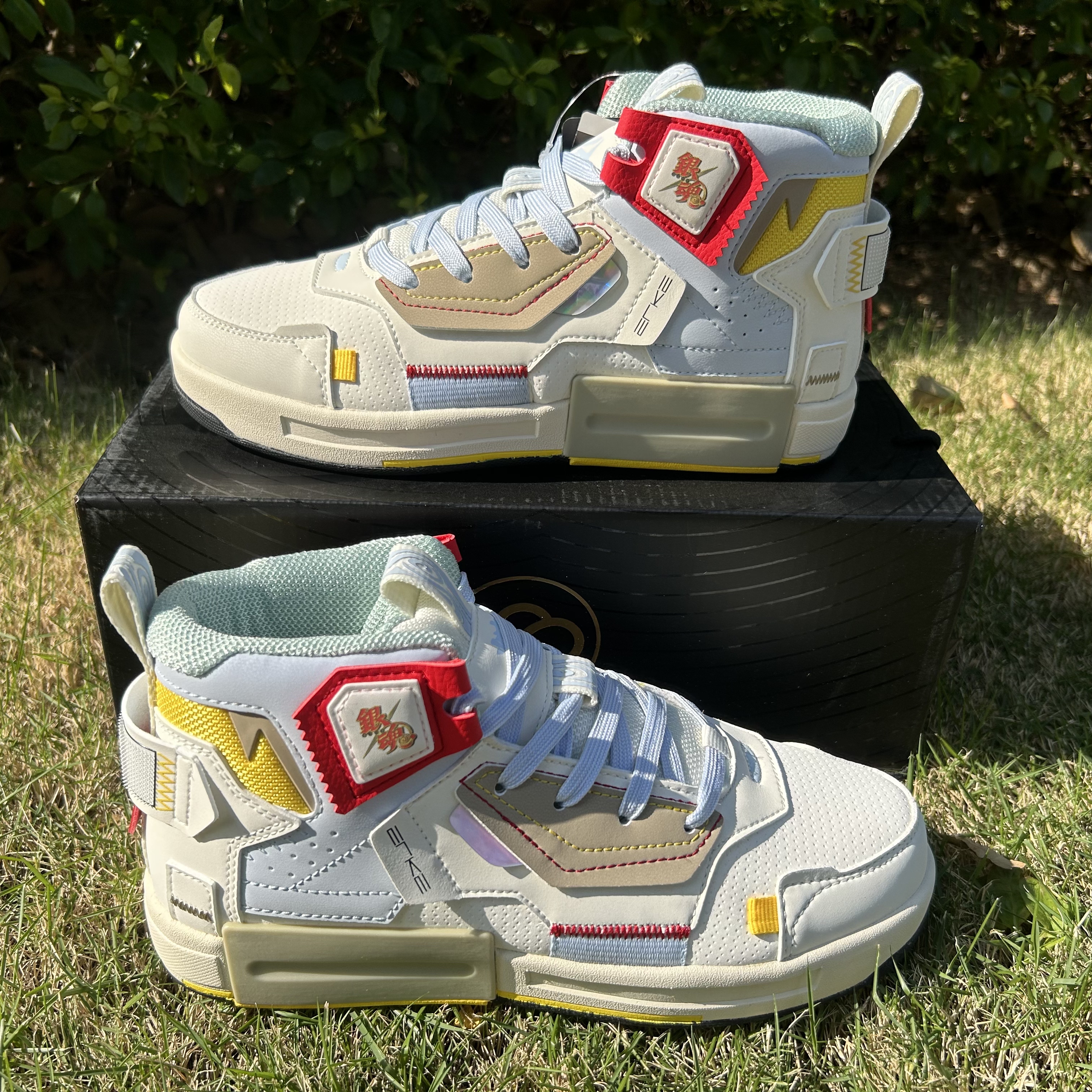 鸿星尔克女鞋2025新款奇弹银魂联名款高帮板鞋运动鞋12120301529