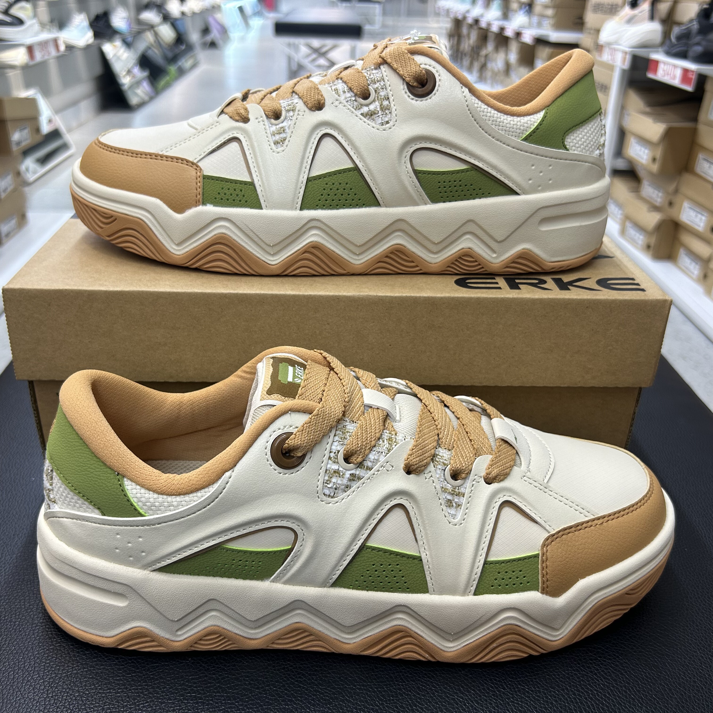 鸿星尔克2025冬季新款时尚休闲鞋板鞋百搭运动鞋11125401013