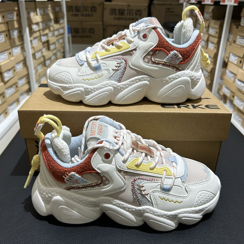 鸿星尔克女鞋2024冬季新款少女卡哇伊休闲鞋厚底增高运动鞋面包鞋