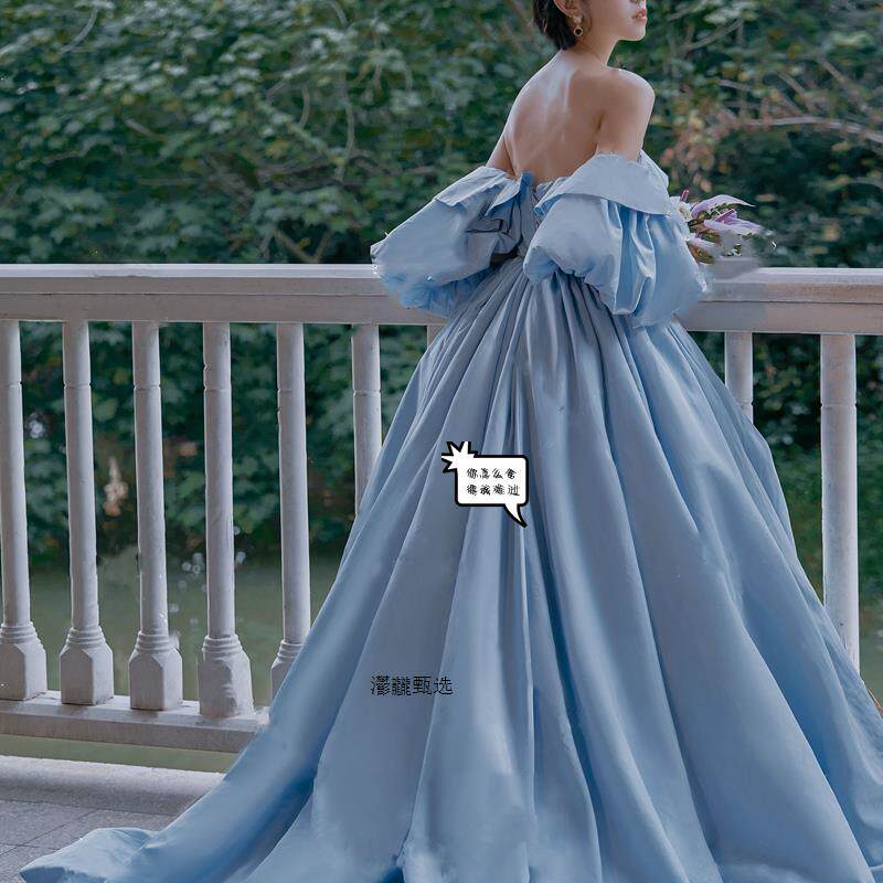 一字肩蓝色在逃公主风主题婚纱影楼服装情侣外景拍照摄影拖尾礼服