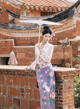 新款傣族簪花服装女旅拍西双版纳少数民族风刺绣小娘惹写真摄影服