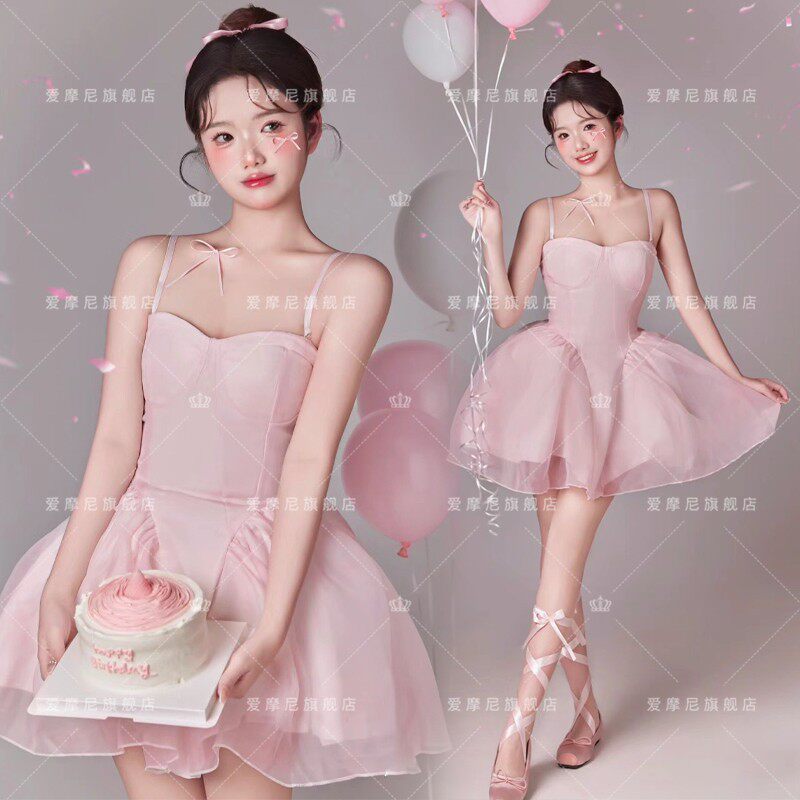 西太后轻婚纱短款简约白色一字肩迎宾纱新娘领证登记礼服日常可穿