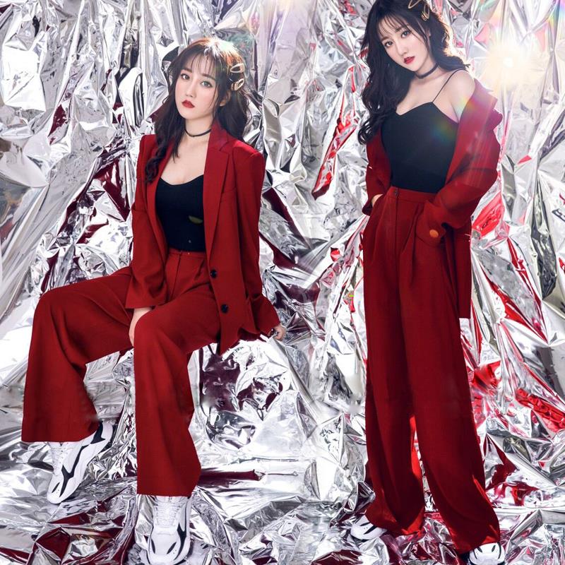 影楼主题写真个人形象照女士西服时尚杂志艺术照摄影服装影楼展会